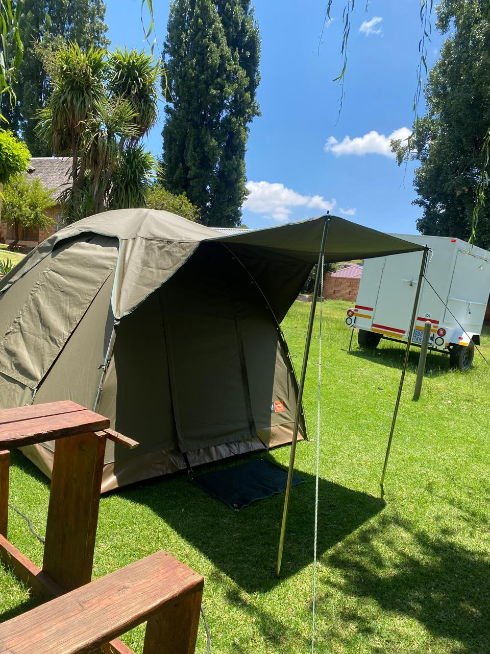 Camping — refreshing drinks in the garden